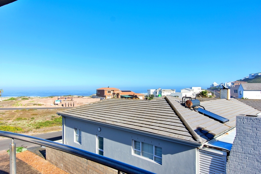 To Let 4 Bedroom Property for Rent in Yzerfontein Western Cape